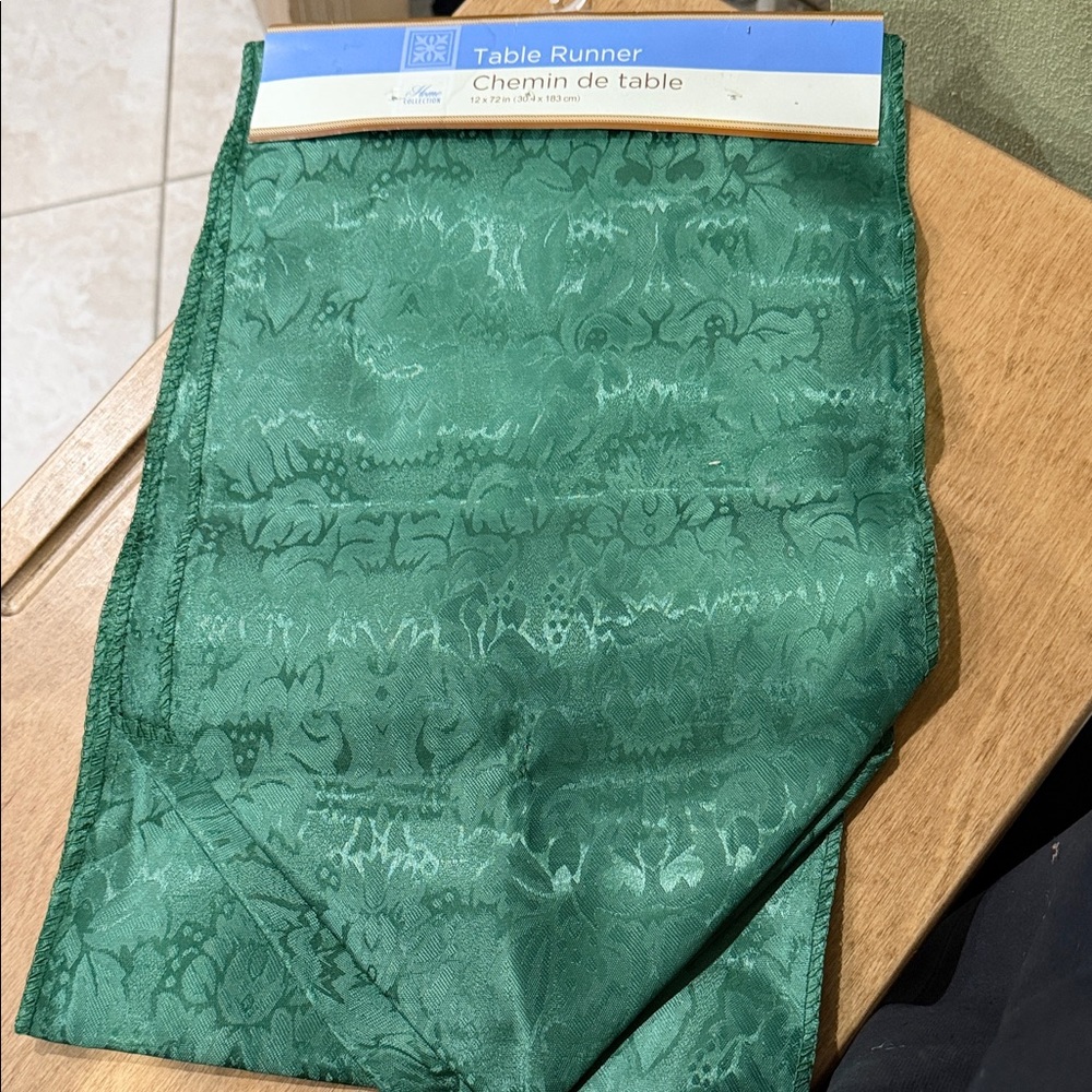 Home Collection Emerald Table Runner